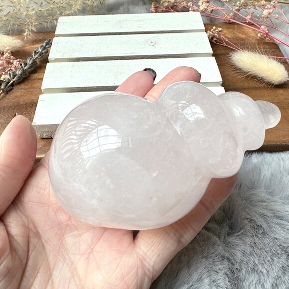 Rose Quartz Seashell Carving - Picture 4 of 8